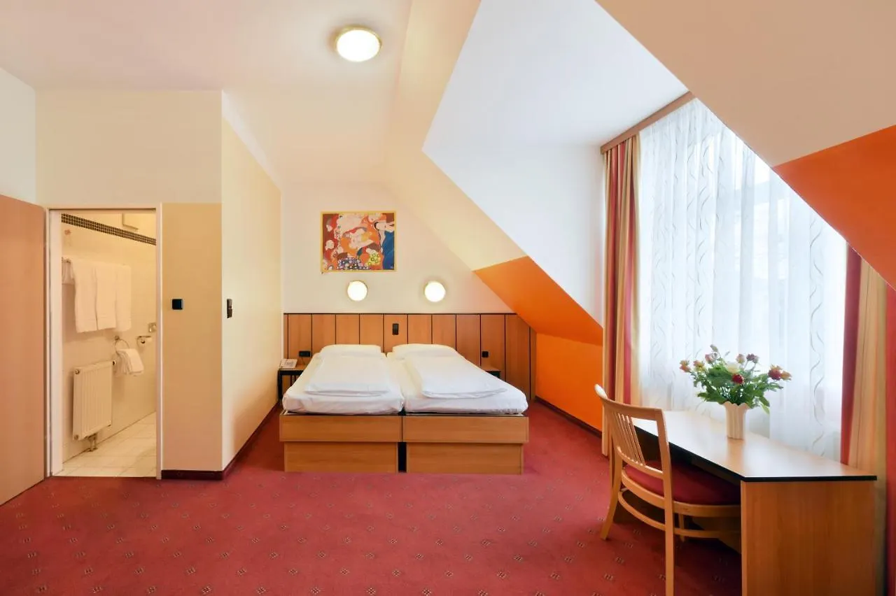 Garten- Und Kunsthotel Gabriel City Vienna 3*,