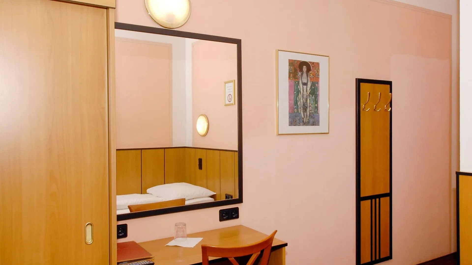 Garten- Und Kunsthotel Gabriel City Vienna 3*,  Austria