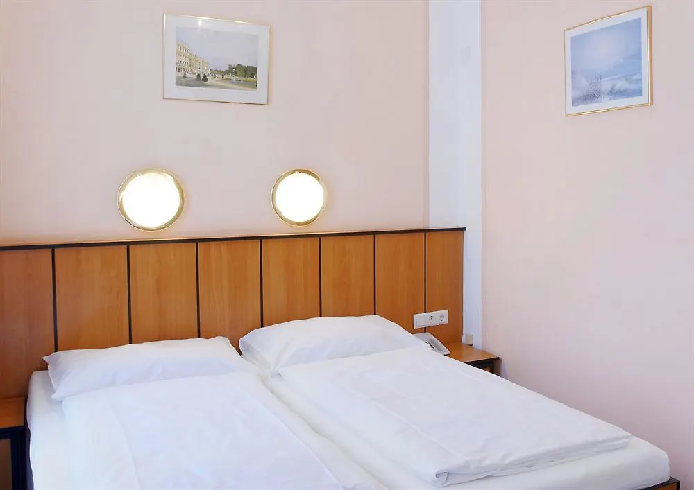 Garten- Und Kunsthotel Gabriel City Vienna 3*,
