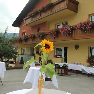 Cafe-pension Margret Bed & Breakfast