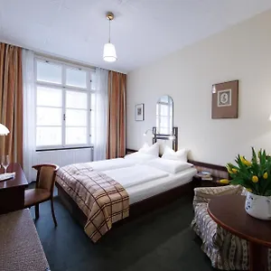 לינה וארוחת בוקר Continental Hotel-pension