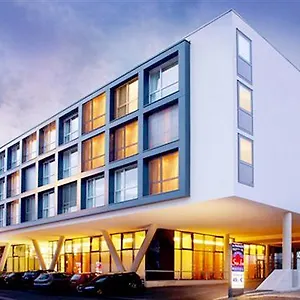 Hotel Leonardo Salzburg Airport ****
