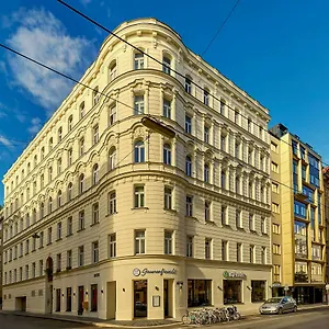 H+ Otel
